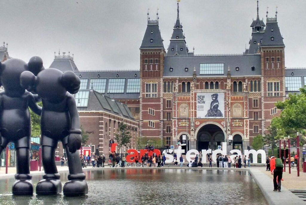 Letras de Amsterdam en las calles