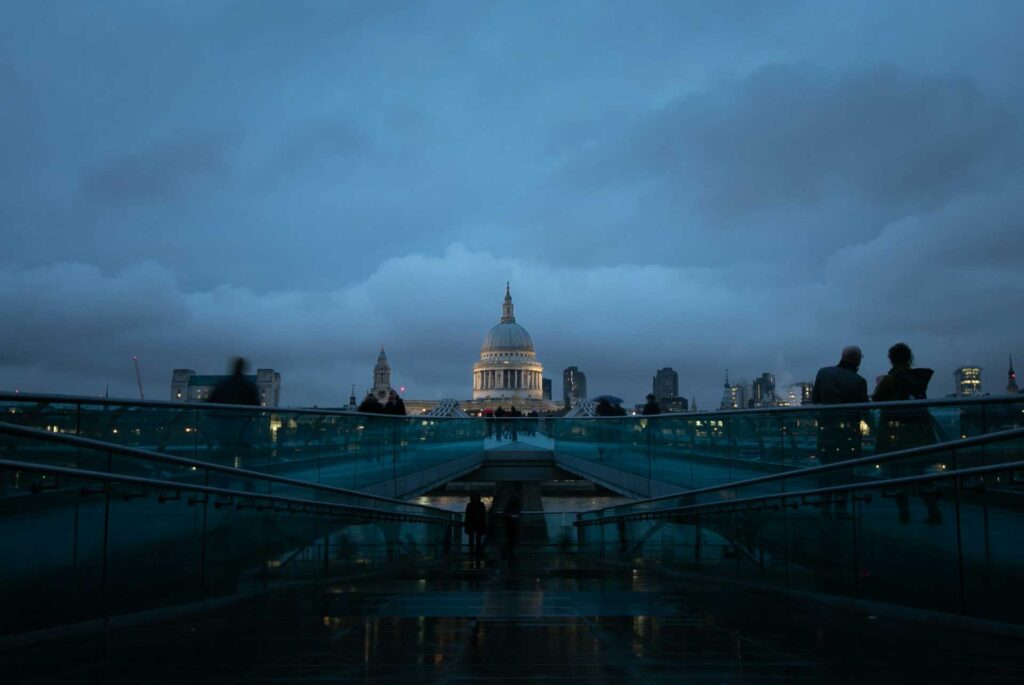 Puente del Millenium Bridge en Londres