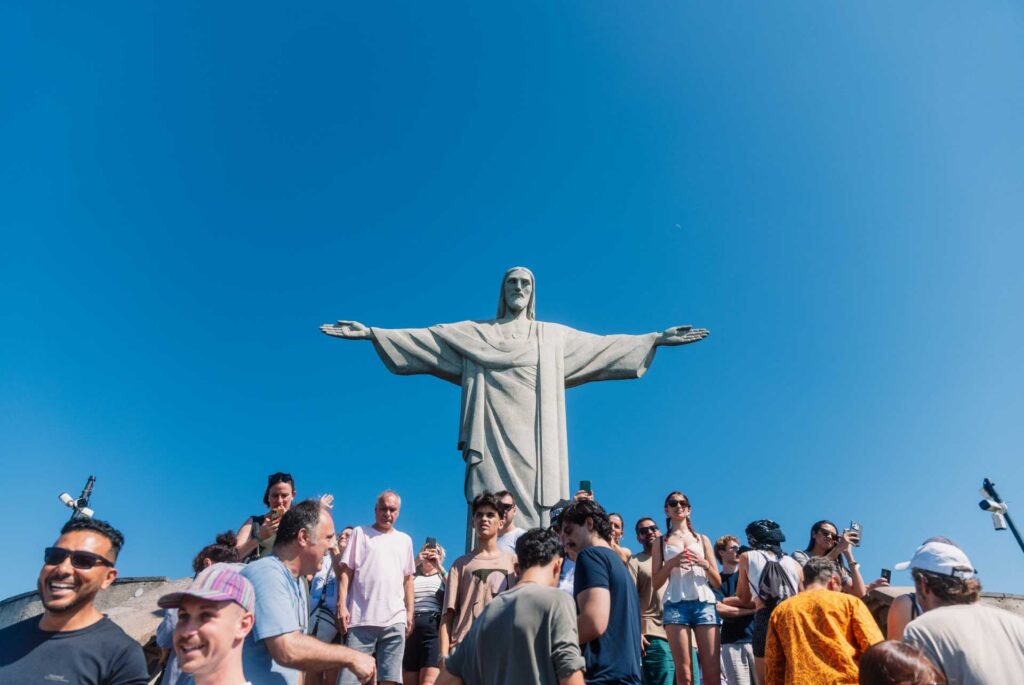 Turistas en la cima del Cerro del Corcovaso, Brasil