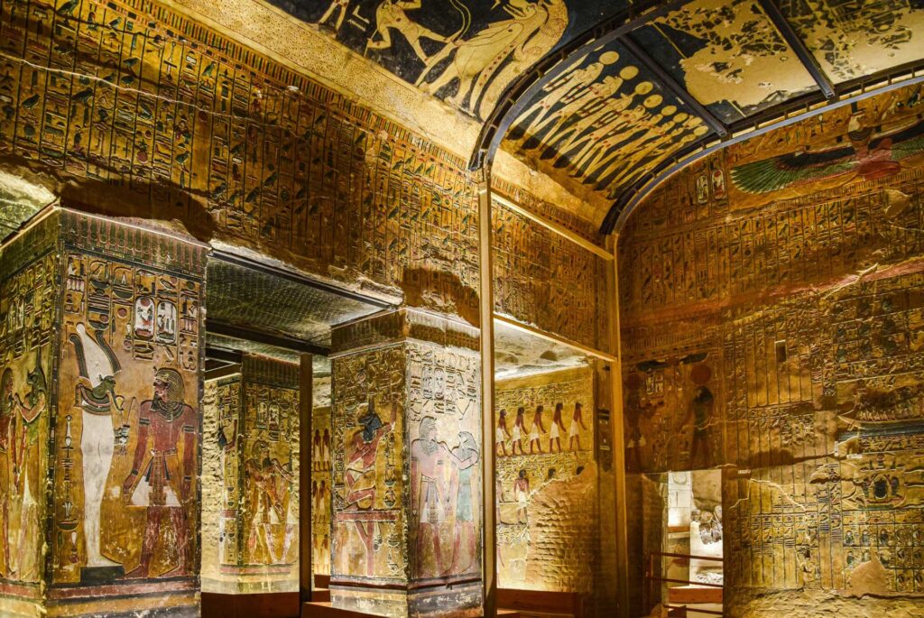 Imagenes dentro de museo en Egipto